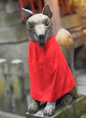 Fox Fushimi Inari tapınak taş heykeli