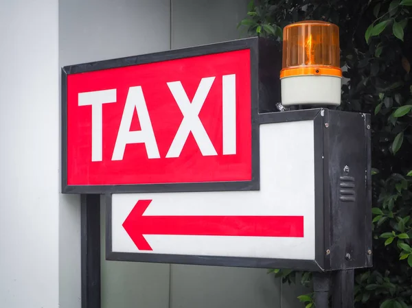 Caja de luz para estacionamiento de taxis —  Fotos de Stock