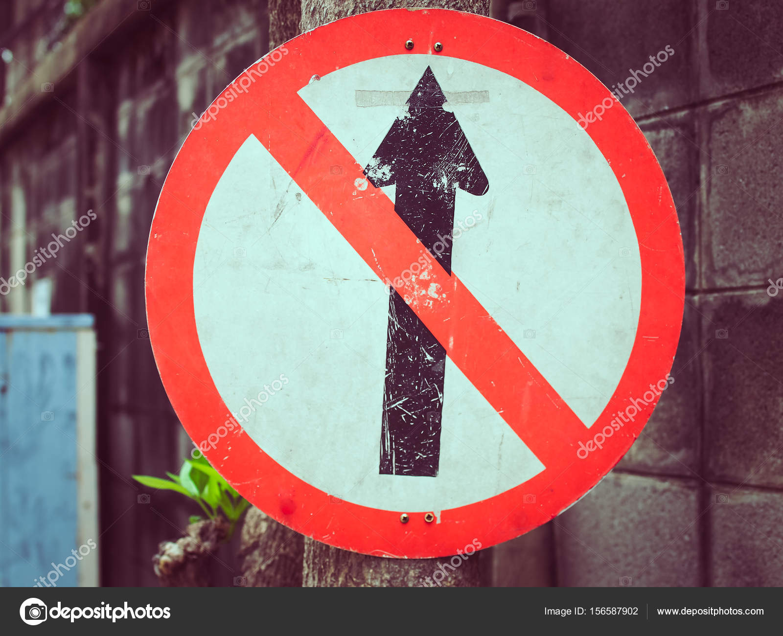 Старый ржавый дорожный знак. Знак stop. Старая табличка. Старый уличный знак. Предыдущий знаки.