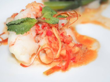 Taze karides taze sebze ile Akdeniz çanağı