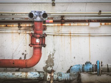 Su besleme noktası beton duvara yüklenir