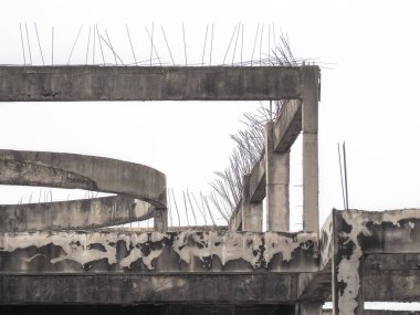 Eski betonarme bina yapısı