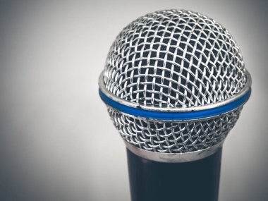 Karaoke odası ya da konferans salonu için mikrofon.