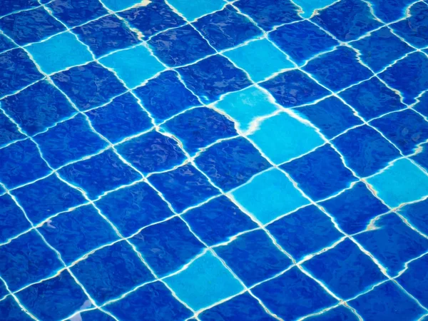Kék hasított víz az uszodában — Stock Fotó