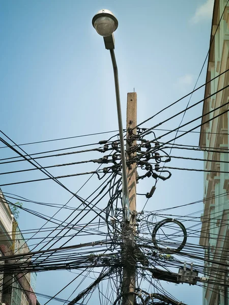 O caos dos cabos e fios — Fotografia de Stock