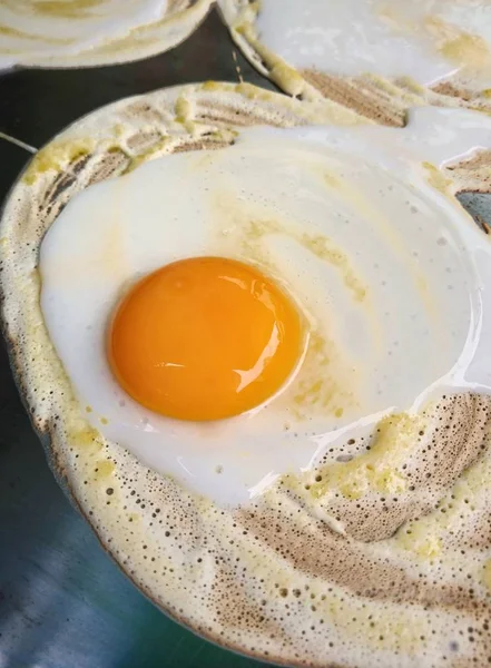 Yumurta sarısı ile krep — Stok fotoğraf
