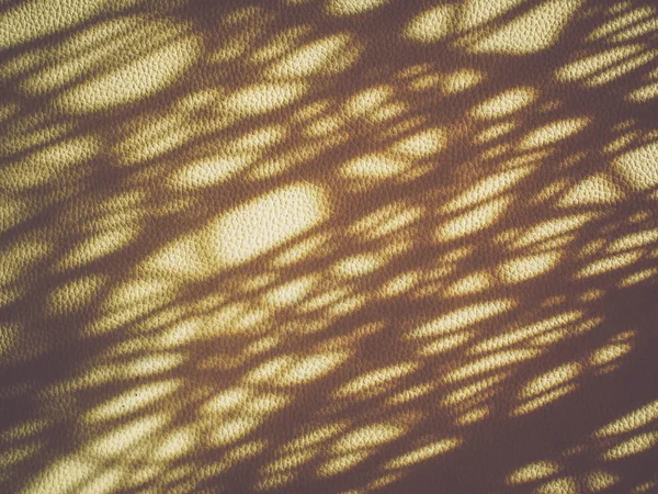 Luz y sombra sobre fondo de cuero . —  Fotos de Stock