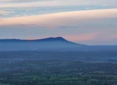 Sis ile manzara dağ Vadisi. 