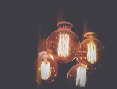 Karanlık Vintage parlayan ampul