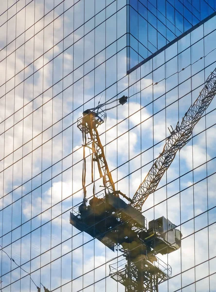 Construction Tower Cane Reflected Glass Office Building Building Development — Stock Photo, Image