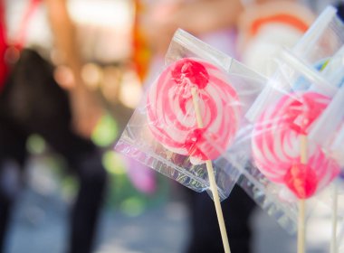 Lolipop plastik wrap renk. Seçici odak ile yer senin metin.