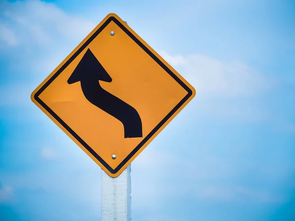 Vooruit Verkeersbord Blauwe Hemel Sluiten Omhoog Buigt — Stockfoto