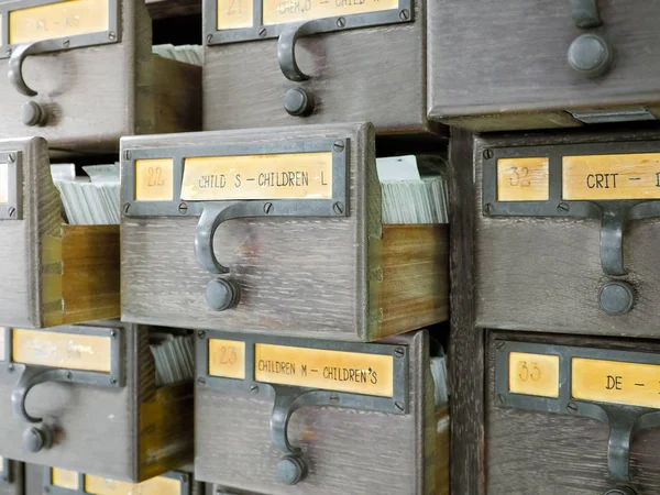 Abrir Cajas Madera Con Tarjetas Índice Biblioteca Contenido Etiqueta Niños —  Fotos de Stock