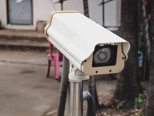 자동차 텍스트에 Cctv 카메라 — 스톡 사진