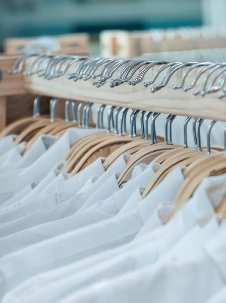 Вибірковий Фокус Група Вішалок Срібного Одягу Зображення Концепції Моди — стокове фото