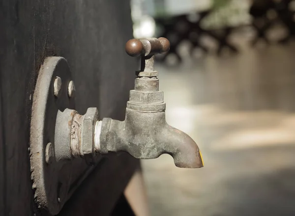 Vieux Robinet Eau Boire Eau Desséchée Gros Plan Focus Sélectif — Photo