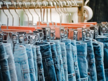     Grup gümüş ahşap kot farklı stilleri ile. Moda kavramı görüntü 