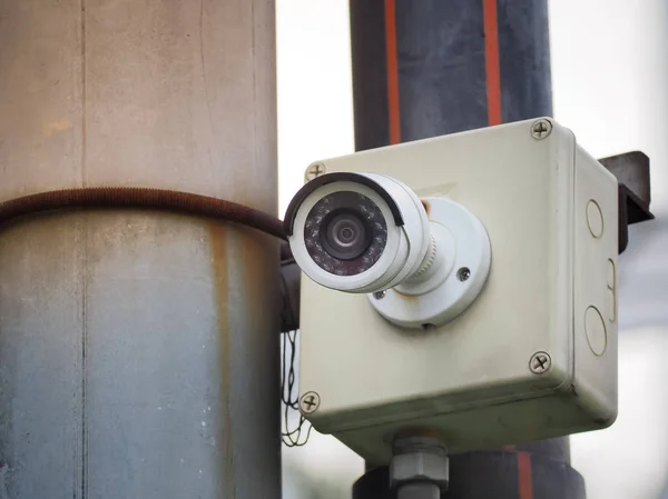 Kamera Monitoringu Wysokim Słupie Ochrony Publicznej Monitoring Cctv Mieście — Zdjęcie stockowe