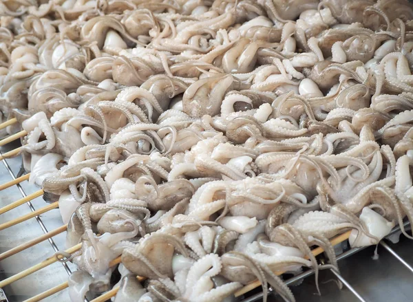 Calamari Freschi Vendita Mercato Dei Frutti Mare Calamari Bianchi Freschi — Foto Stock