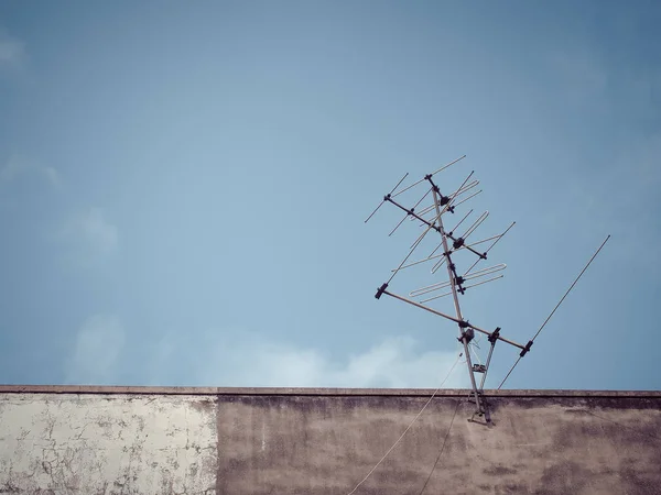 Old Analog Antenna Blue Sky Background Vintage Color Fitter Place — Stock Photo, Image