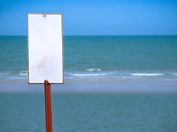 Pusty Znak Dla Pływaków Plaży Miejscem Miejsce Twój Tekst — Zdjęcie stockowe
