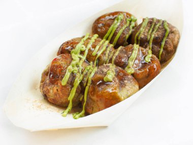 Japon Yeşil Çayı ile Takoyaki ve Uji Şehri, Kyoto, Japonya 'da Ahtapot hamur tatlısı.