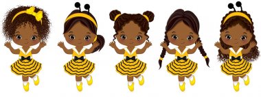 Vektör sevimli küçük Afrikalı-Amerikalı kız ile çeşitli saç modelleri