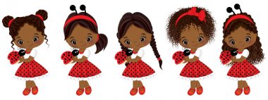 Vektör sevimli küçük Afrikalı-Amerikalı kız ile çeşitli saç modelleri