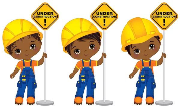 Meninos afro-americanos bonitos vetores segurando os sinais - em construção —  Vetores de Stock