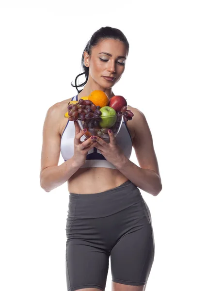 Donna Bruna Sexy Tuta Fitness Mangiare Frutta Studio Sparare Isolato — Foto Stock