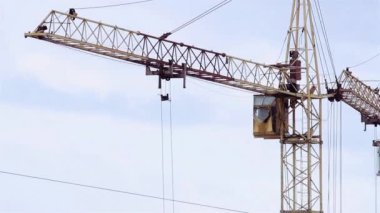 Kar çalışma vinç