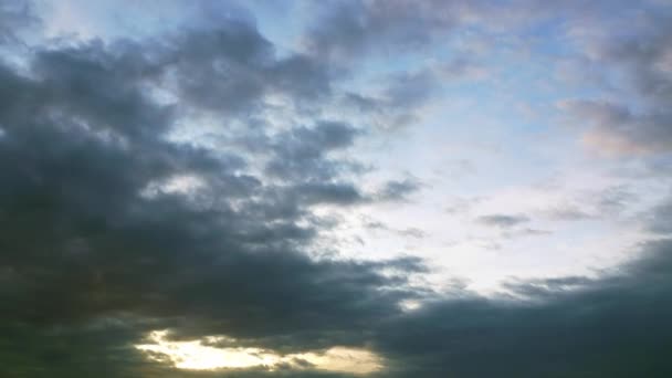 Stürmischer Wolkenhimmel im Zeitraffer — Stockvideo