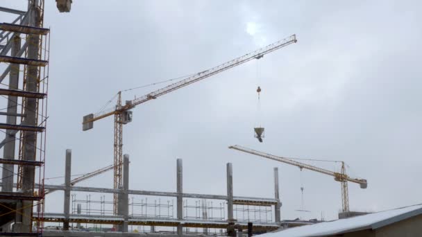 Construction grue tour de travail bâtiment 4k — Video