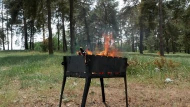 4k ormanda mangal barbekü ızgarası