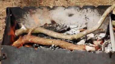 4k ormanda mangal barbekü ızgarası