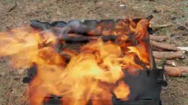 4k ormanda mangal barbekü ızgarası