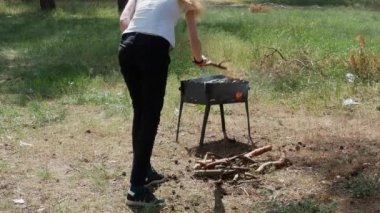 4k ormanda mangal barbekü ızgarası