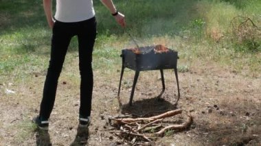 4k ormanda mangal barbekü ızgarası