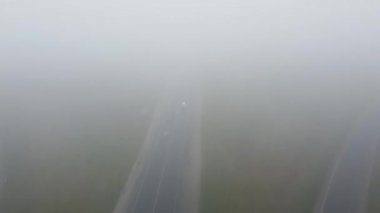 Hava aracı görüşünde güçlü bir sis var.