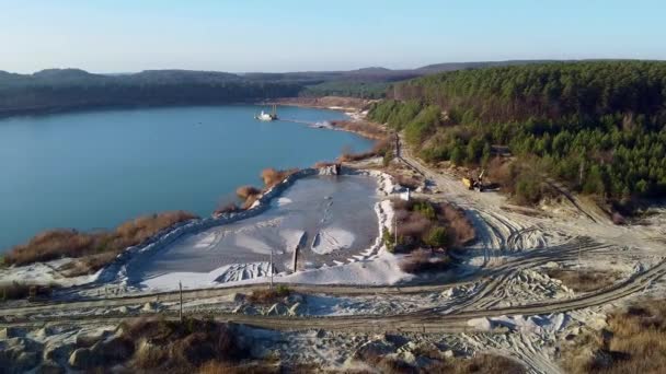 Carrière de sable lac forêt vue aérienne 