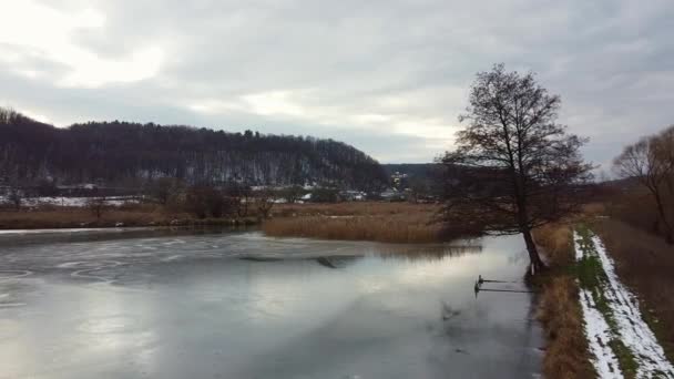 Congelado lago invierno aero drone vídeo — Vídeos de Stock