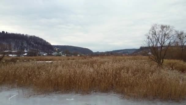 Congelado lago invierno aero drone vídeo — Vídeos de Stock