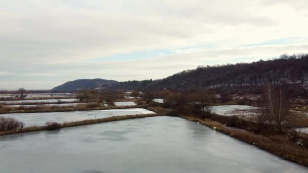 얼어붙은 호수 겨울 에어로 드론 비디오 — 비디오