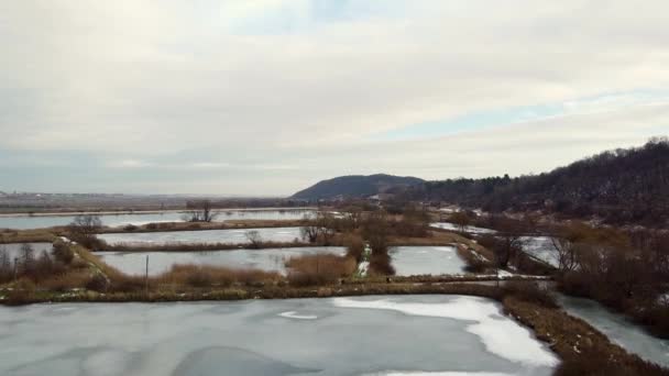 Congelado lago invierno aero drone vídeo — Vídeos de Stock