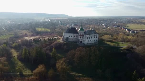 Ukrajinský hrad v leteckém Olesku, Oleskiy zamok — Stock video