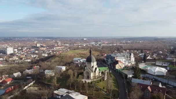 Красивая церковь во Львове Aerial, Украина — стоковое видео