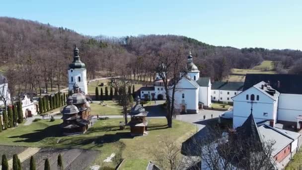 Drohne des Krehiv-Klosters aus der Luft, Ukraine — Stockvideo