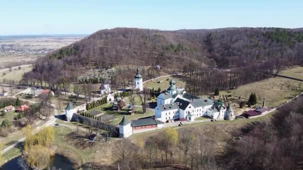 Креговский монастырь Беспилотник с видом на небо, Украина — стоковое видео