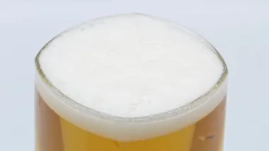 Bira beyaz stüdyo yakın çekim