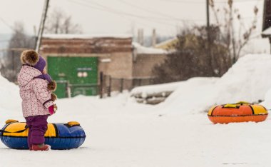 Şişme kızak üzerinde sürüş
